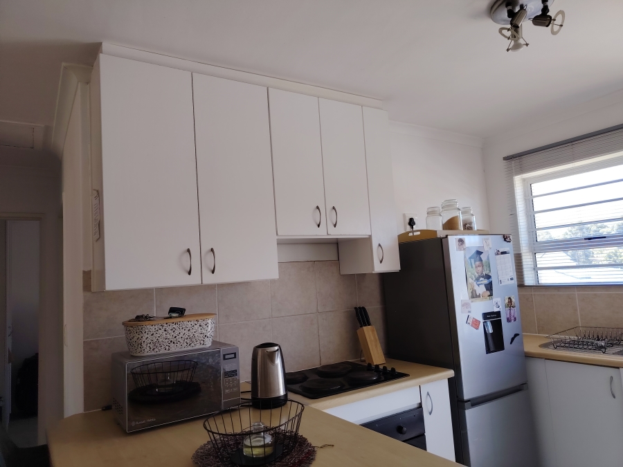 To Let 2 Bedroom Property for Rent in Sir Lowrys Pass Village Western Cape